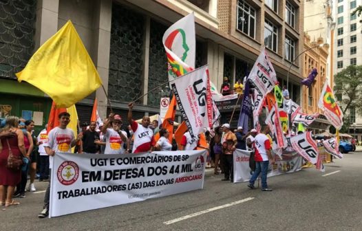 Funcionários da Americanas e sindicatos protestam no Centro do Rio