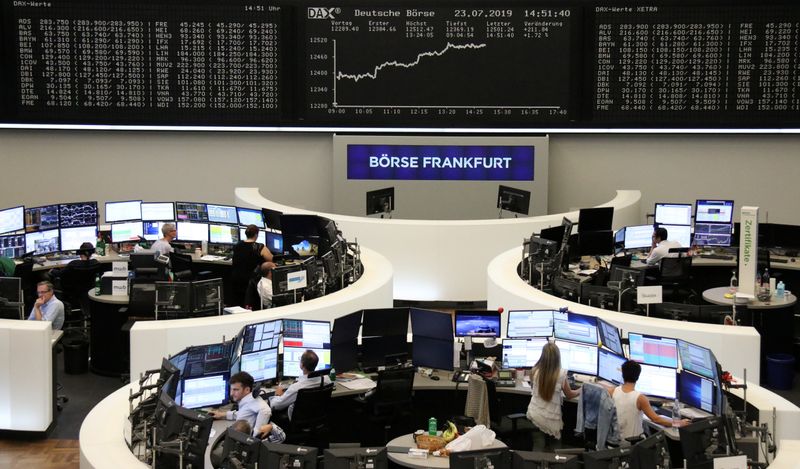 Bolsas da Europa fecham em baixa, após balanços