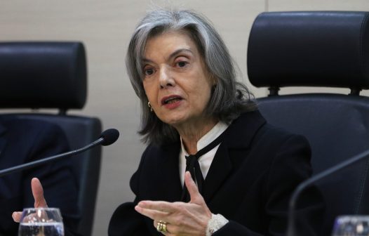 Cármen Lúcia diz que janeiro foi tempestuoso para o STF