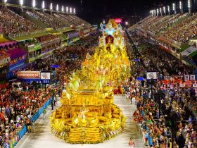 Ingressos populares para desfiles no Rio se esgotam em menos de 2 horas