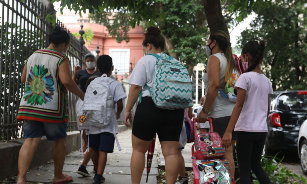 Rede municipal de ensino do Rio registra déficit de seis mil professores