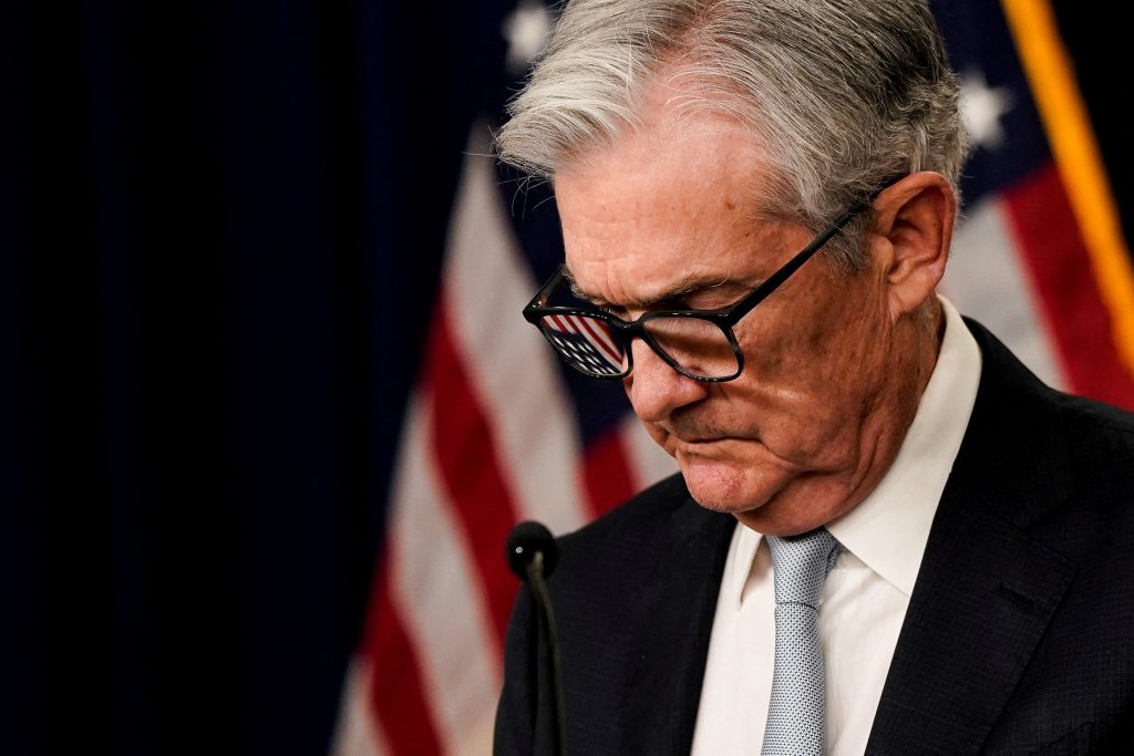 Powell admite que Fed poderá elevar juros novamente