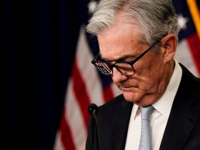 Powell admite que Fed poderá elevar juros novamente