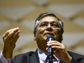 Dino diz que CPI sobre atos antidemocráticos poderia causar perda de foco da reforma