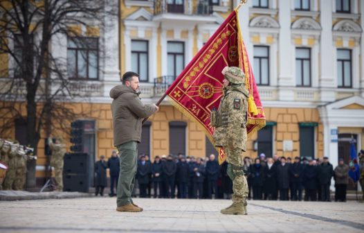 Guerra com Rússia completa um ano e Zelenski promete vitória aos ucranianos