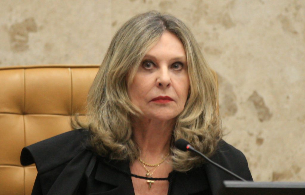 Lindôra quer arquivar inquérito sobre Bolsonaro e Cid associarem vacina à aids