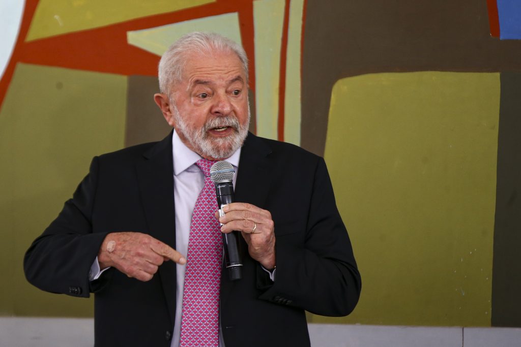 Lula promete um novo regime fiscal para o Brasil