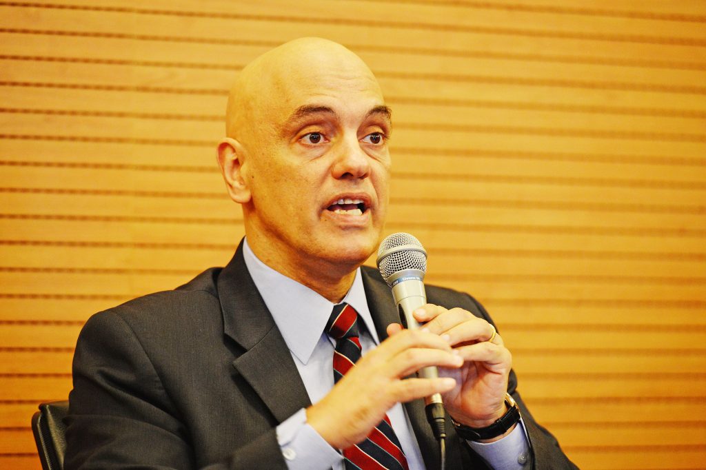 Moraes vota a favor de queixa-crime de Tabata Amaral contra Eduardo Bolsonaro