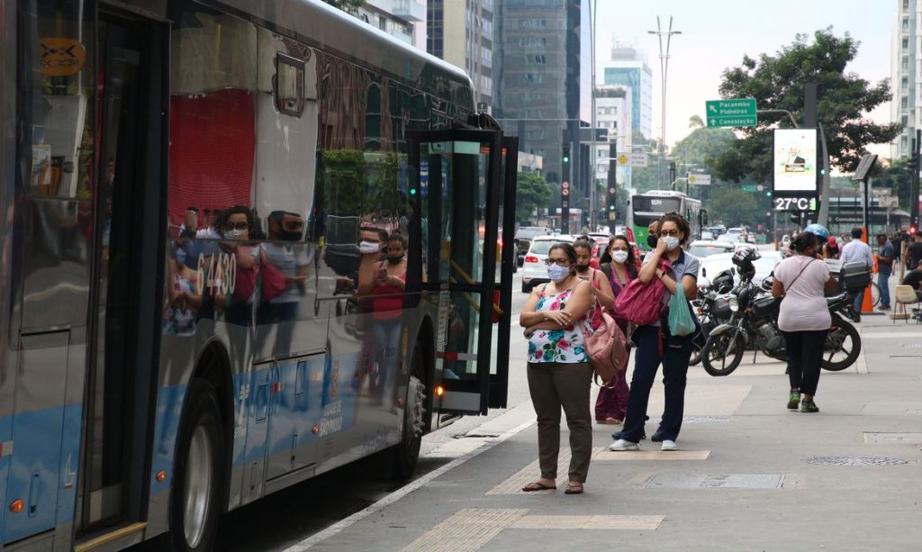 Rotas de ônibus tiveram quedas de preços de até 51% em 2022