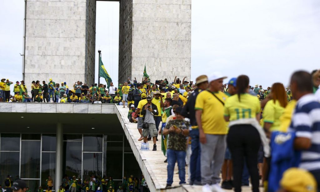 PT cobra punição a Bolsonaro e a militares envolvidos em ação golpista