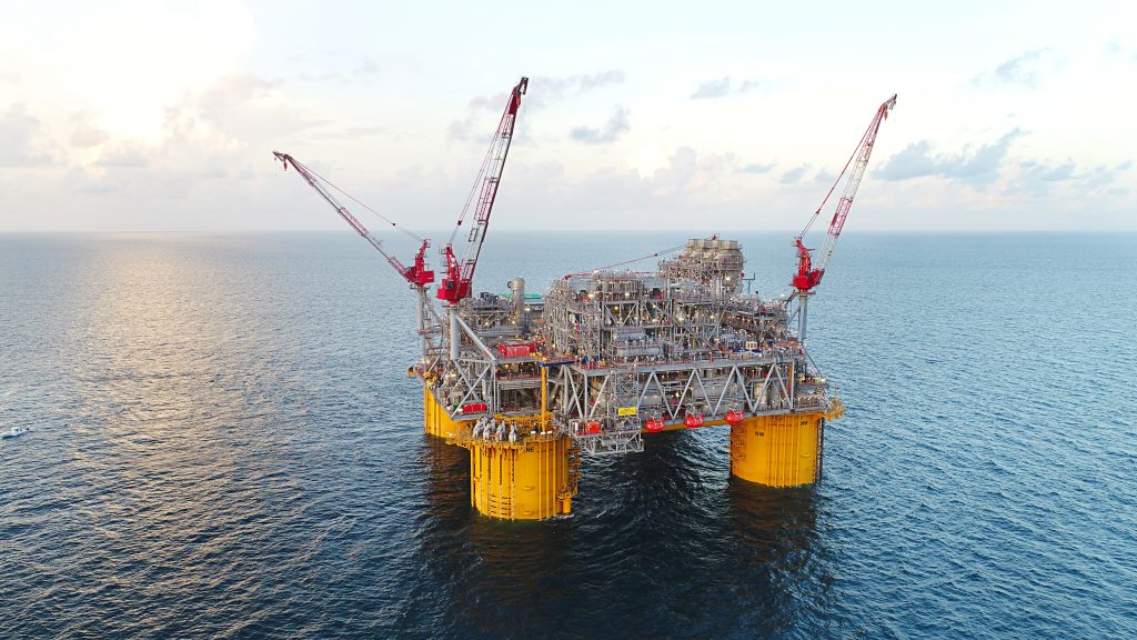 Shell lucra mais que o esperado e garante recorde em 2022