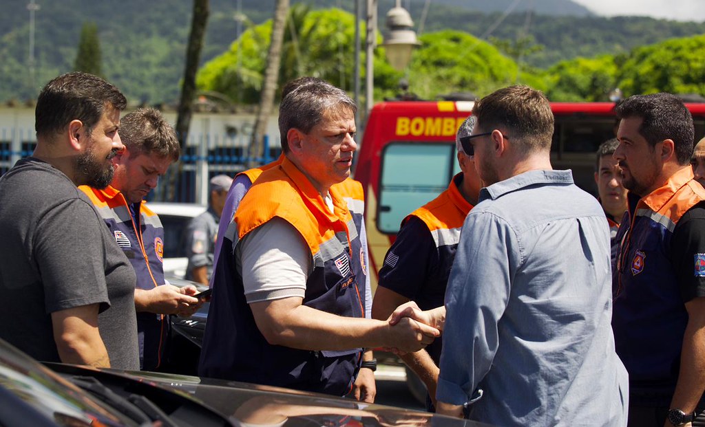 Governador de SP, Tarcísio de Freitas, promete instalar sirenes em pontos críticos