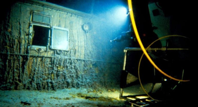 Instituto divulga imagens inéditas da 1ª filmagem do navio afundado