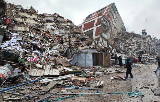 Novo terremoto atinge a Turquia e derruba mais prédios