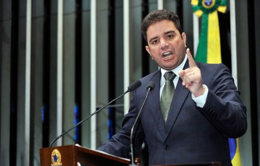 PF apreende passaporte e bens do governador do Acre