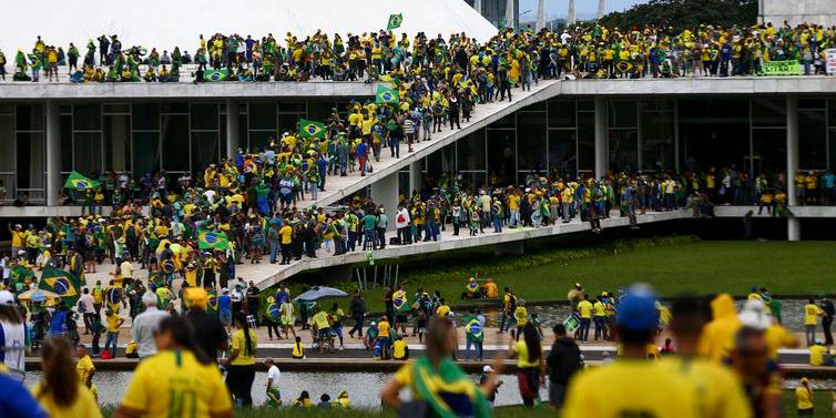 Moraes manda soltar mais 130 radicais denunciados por atos golpistas