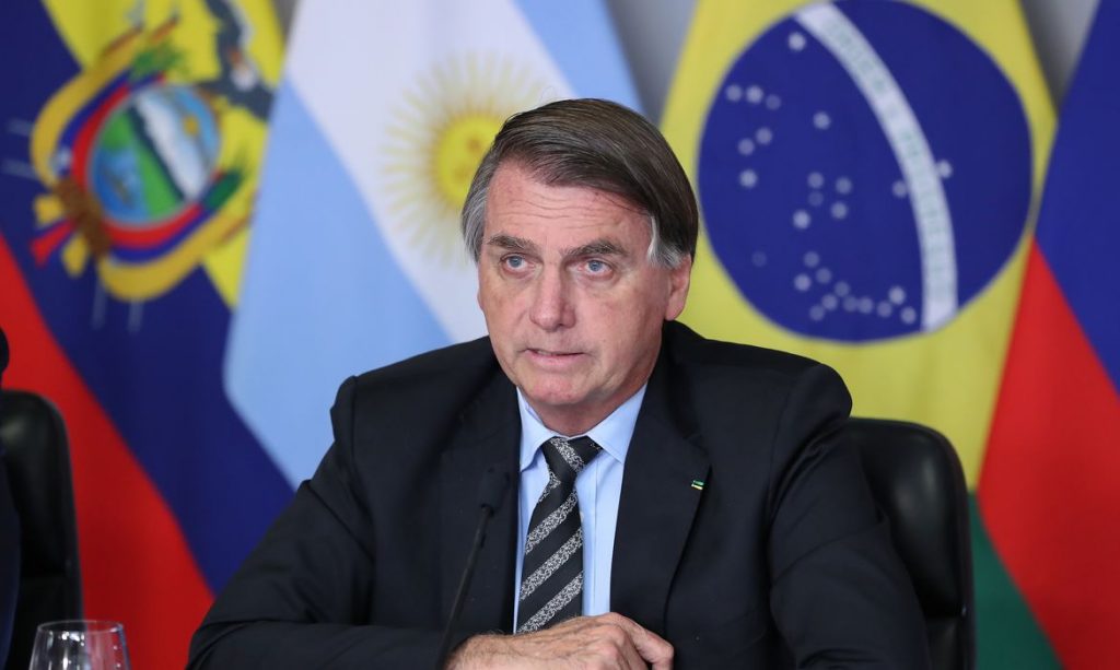 Bolsonaro defende presos por atos golpistas: ‘Chefes de família, mães e avós’