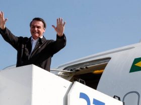 Bolsonaro diz que volta ao Brasil está ‘pré-marcada’ para o dia 30