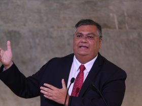 Dino diz que PF está fazendo diligências em inquérito sobre joias de Bolsonaro