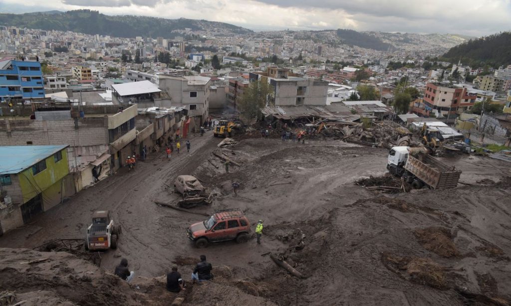 Deslizamento de terra causa mortes e desaparecimentos no Equador