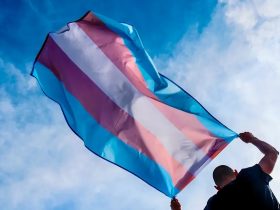 Senado da Espanha aprova mudança de gênero a partir dos 12 anos
