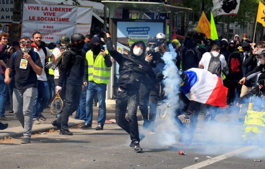 Protestos tomam a França com novas ações contra a reforma da previdência