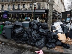 Trabalhadores de limpeza urbana encerram greve em Paris e iniciam coleta de lixo das ruas