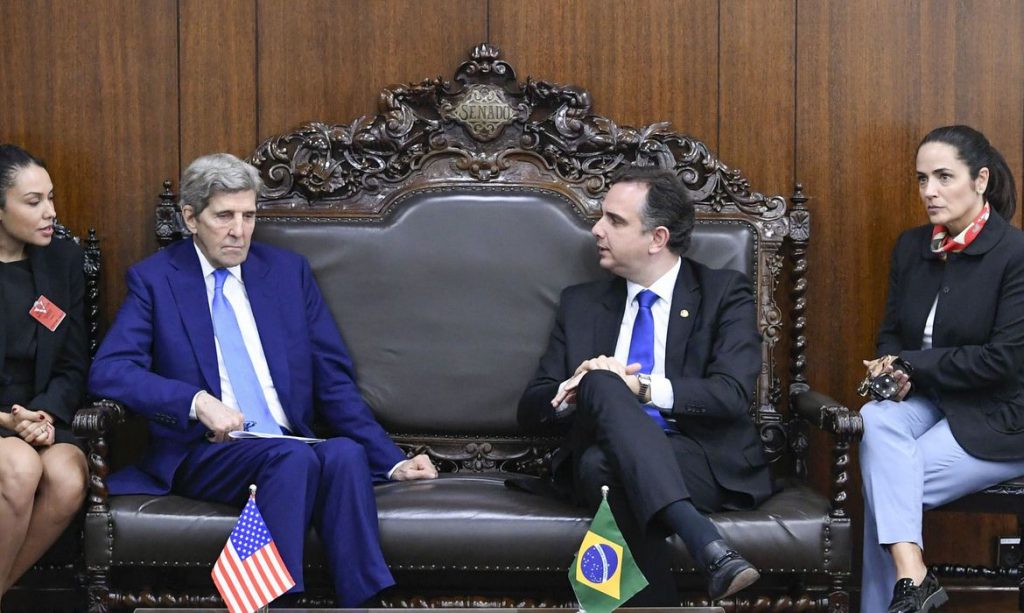 John Kerry discute pauta ambiental e parcerias com o Brasil