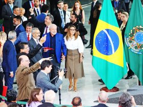 Lula promete lei de igualdade salarial entre gêneros