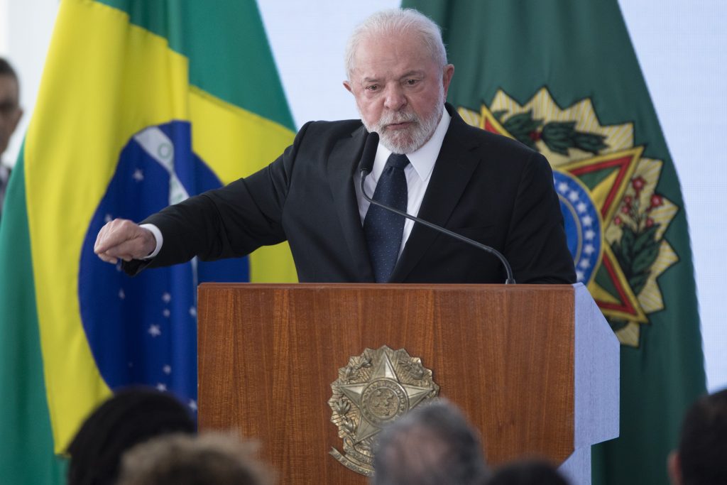 Lula diz que sociedade está precisando de mais Estado