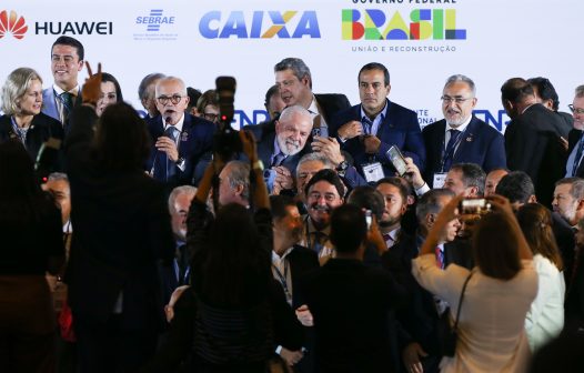 Lula quer banco público emprestando para obras em municípios