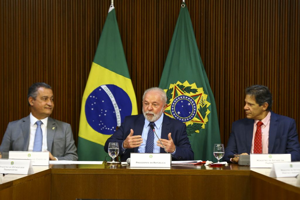 Lula encontra ministros e diz que reunião é ‘o começo de verdade’ do mandato