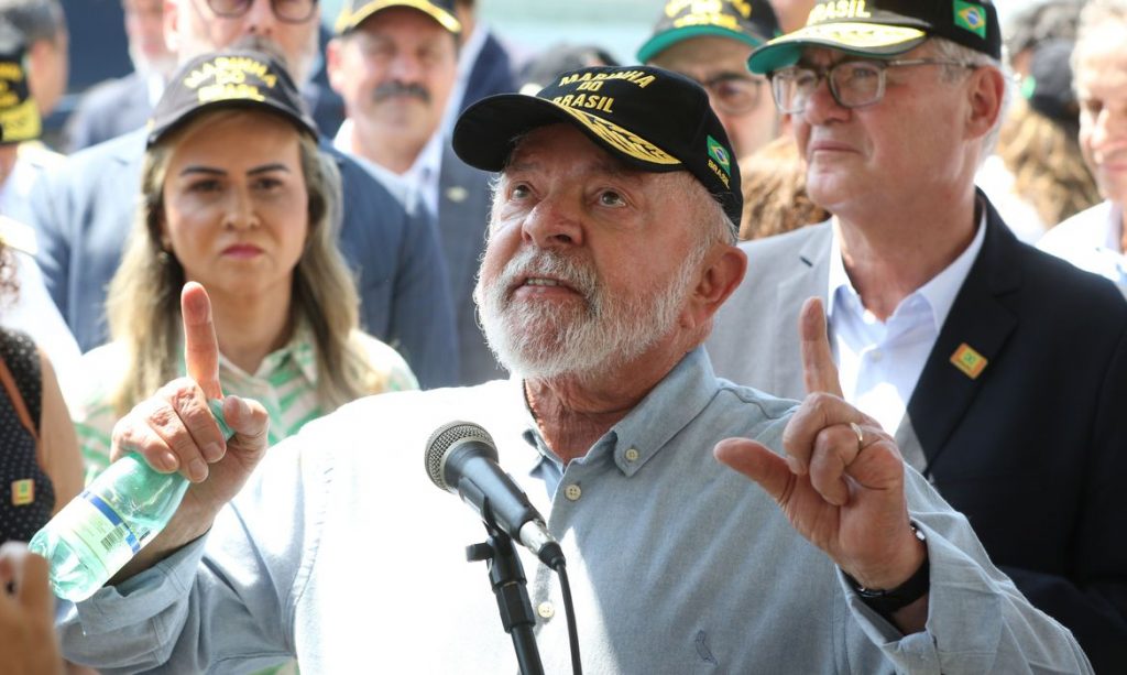 Lula fala em ‘armação de Moro’ ao comentar plano do PCC para matar o senador