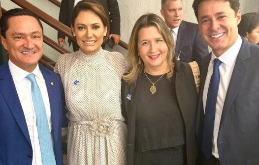 Michelle Bolsonaro assume PL Mulher e faz ironias sobre escândalo das joias