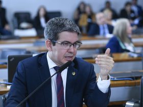 Randolfe Rodrigues diz estar confiante de ter solução para impasse sobre MPs