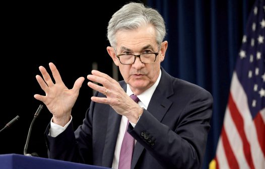 Powell reitera que há dados a serem avaliados antes de definir trajetória de juro