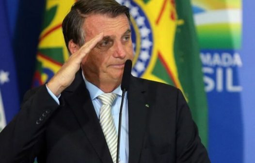 Chefe da Receita foi acionado para liberar joias dadas de presente para o casal Bolsonaro