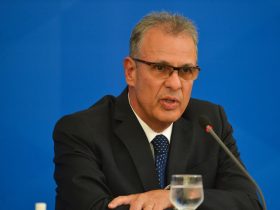 Receita monitorava viagens de ministro antes de apreensão de joias