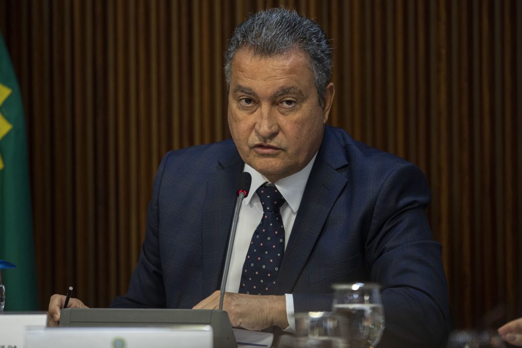 Rui Costa diz que presidente do BC presta desserviço e promete reação sobre juro