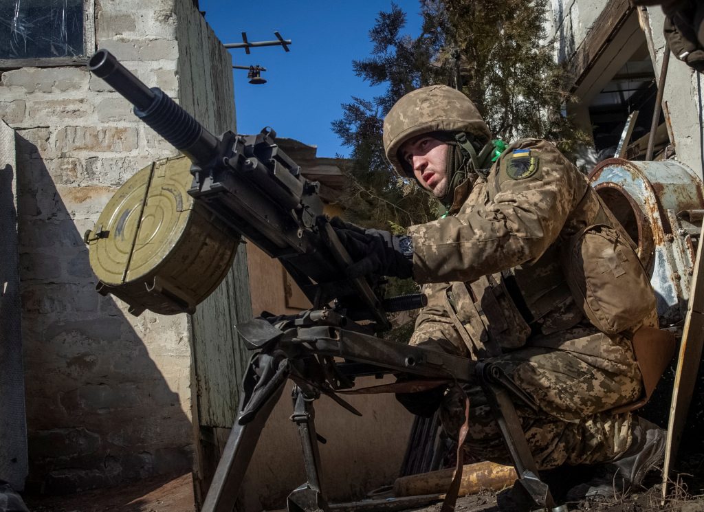 Soldados ucranianos enfrentam grupo russo Wagner na cidade estratégica de Bakhmut