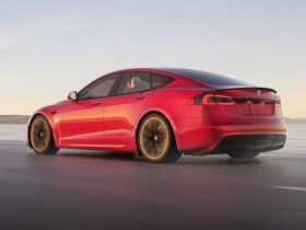 Tesla reduz preços de dois de seus modelos mais caros