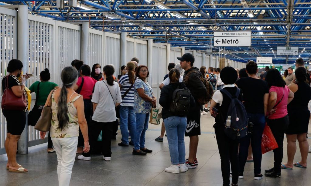 Metroviários encerram greve em São Paulo