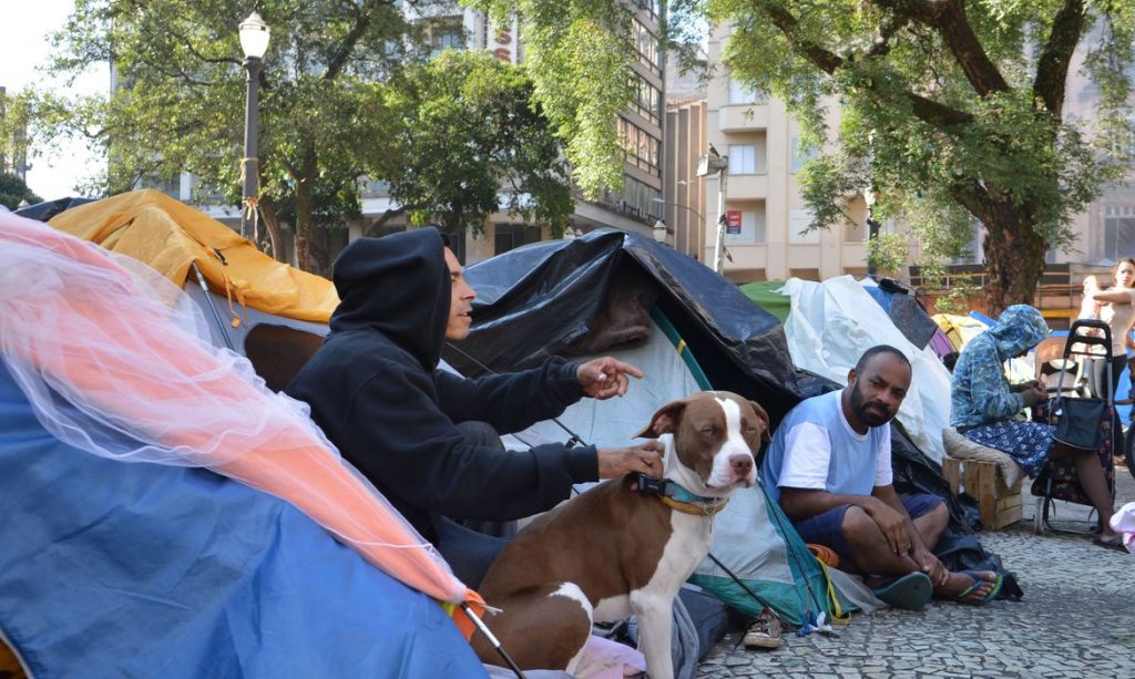 Barracas serão retiradas da rua de forma humanizada