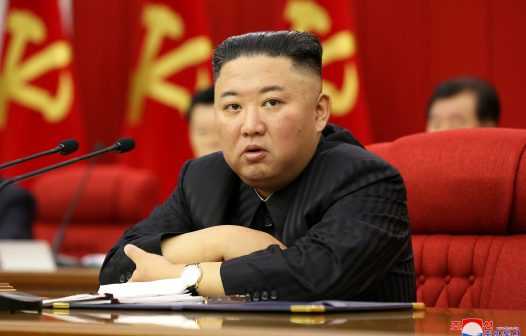 Kim Jong-un diz que 1º satélite espião da Coreia do Norte está pronto para lançamento