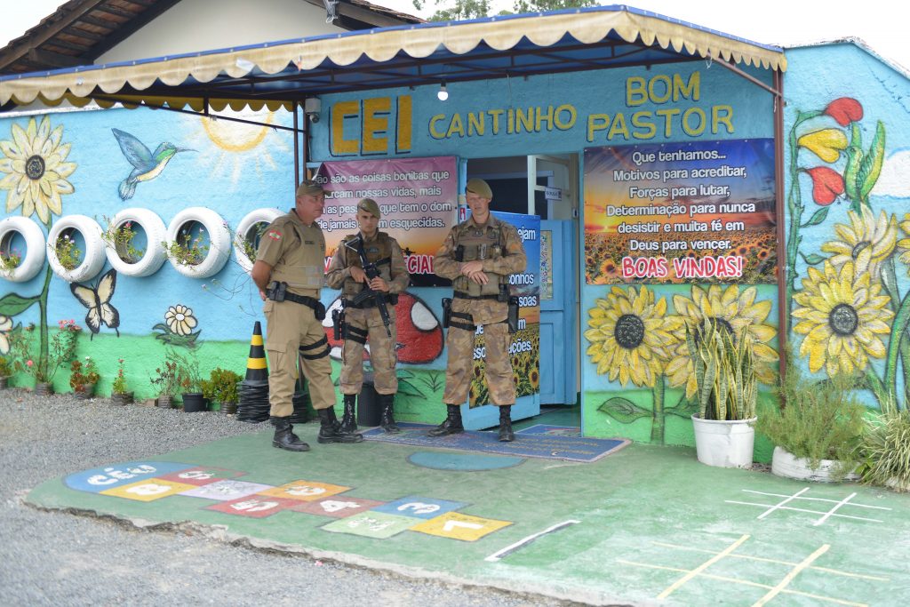 Creche atacada reabre após mutirão de reforma de pais, professores e voluntários