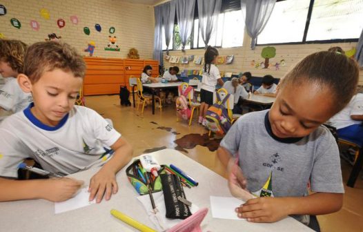 Escolas têm salas mais vazias e dia de celebração da paz