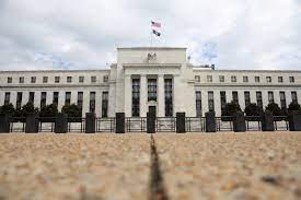 Fed projeta leve recessão nos Estados Unidos no final do ano