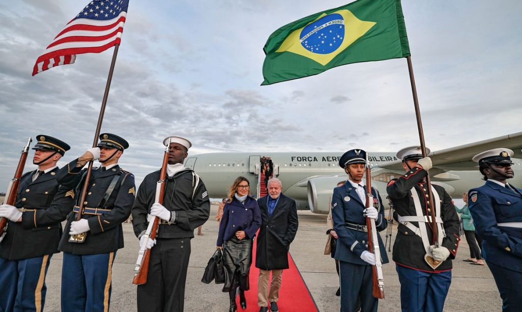 Governo descumpre transparência e não divulga despesas com viagens