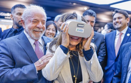 Lula visita centro de pesquisa de empresa de tecnologia em Xangai