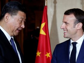 Macron vai à China discutir guerra na Ucrânia e exalta papel de Xi Jinping